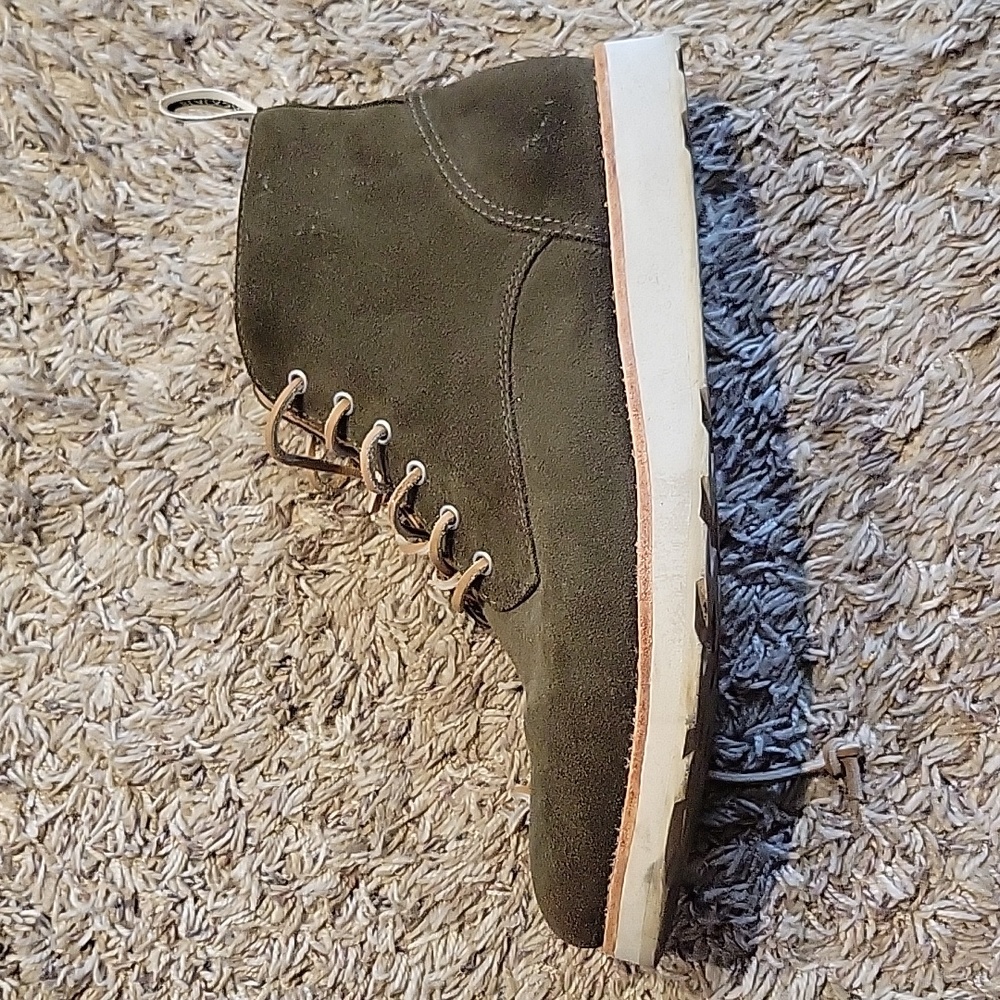 Brookstone OM-53 Suede boot